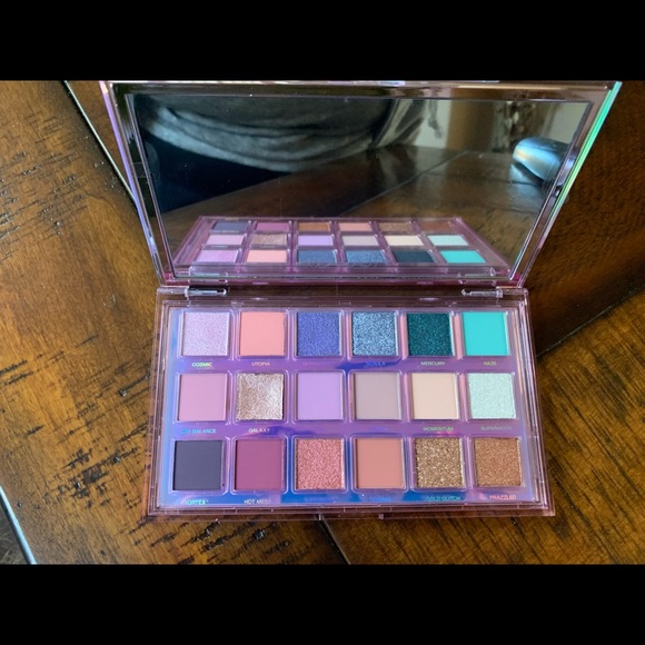 LAST ONE! HOST PICK! Huda Beauty Mercury Retrograde Eyeshadow Palette-New! - Picture 4 of 6